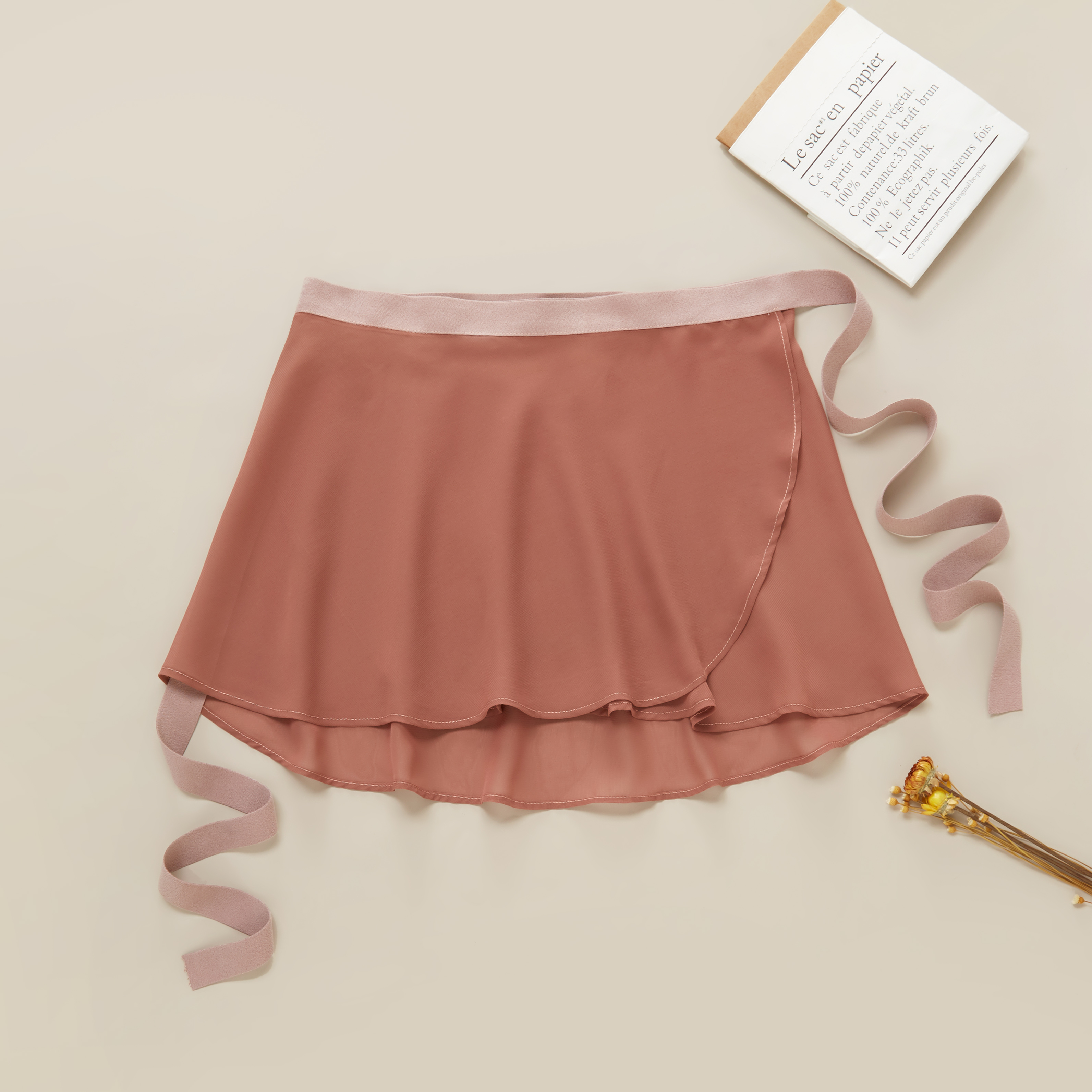 ' The Contrast ' wide waistband short skirt