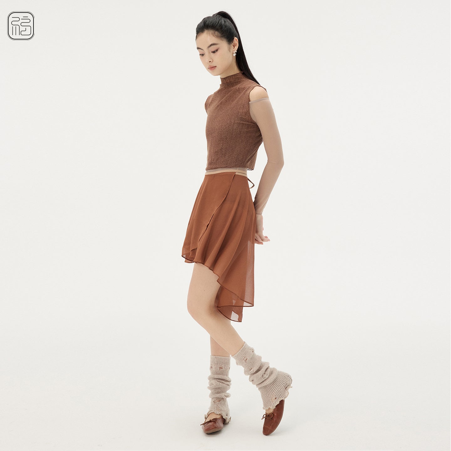 ‘ The Texture ‘ modern turtleneck vest Top