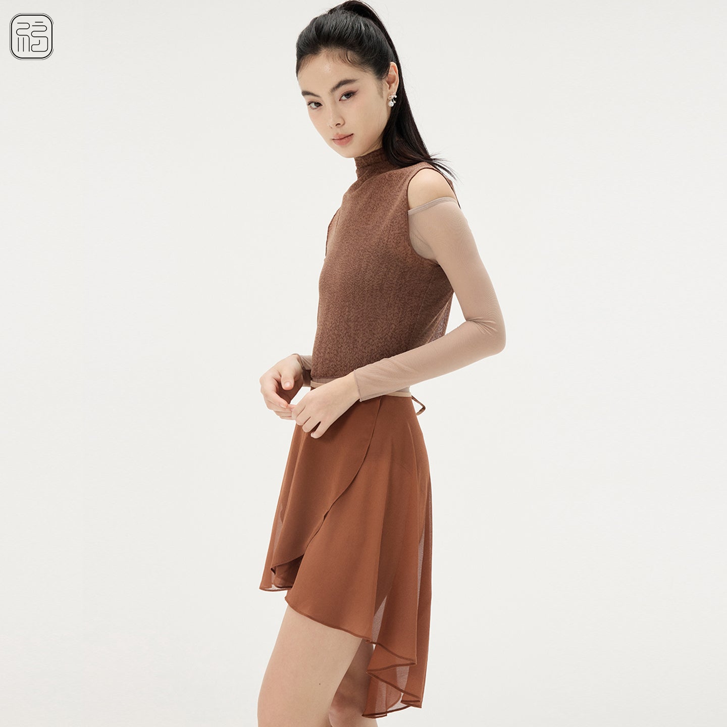 ‘ The Texture ‘ modern turtleneck vest Top