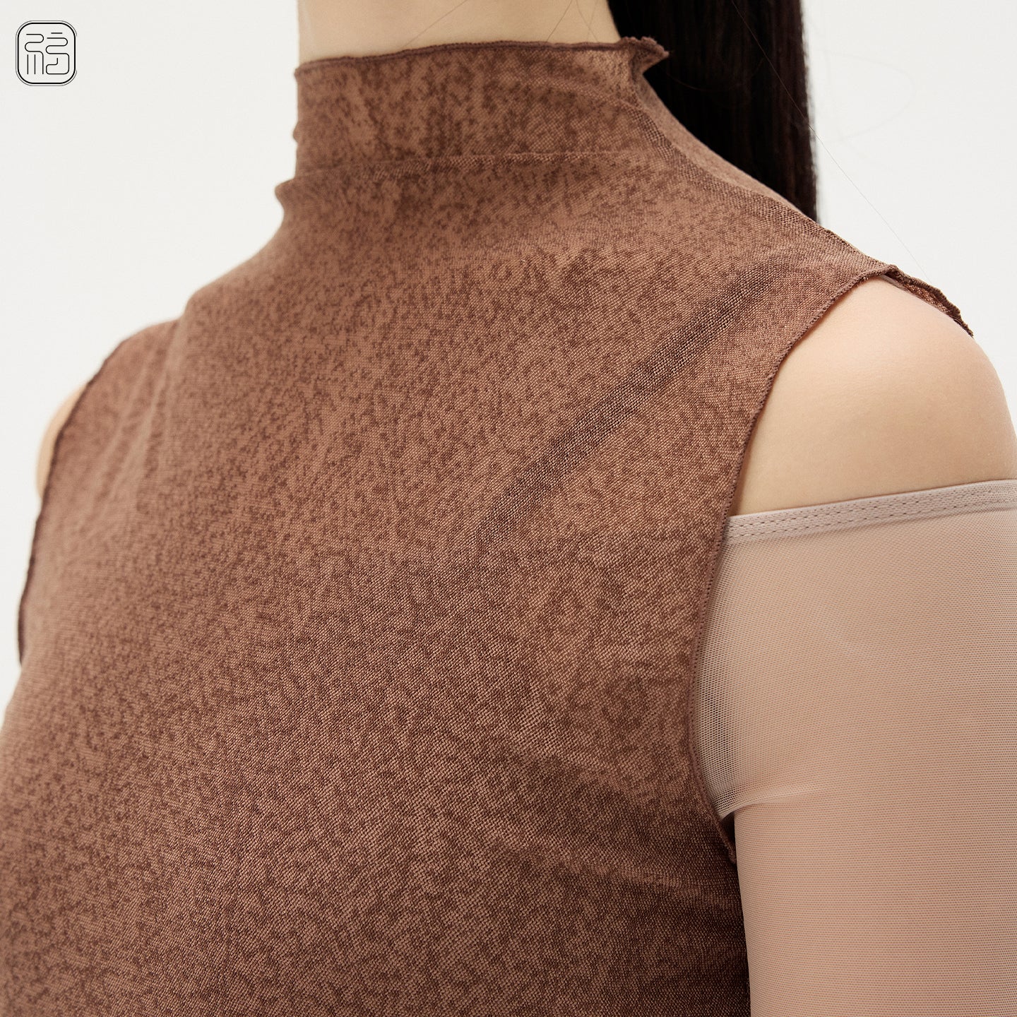 ‘ The Texture ‘ modern turtleneck vest Top