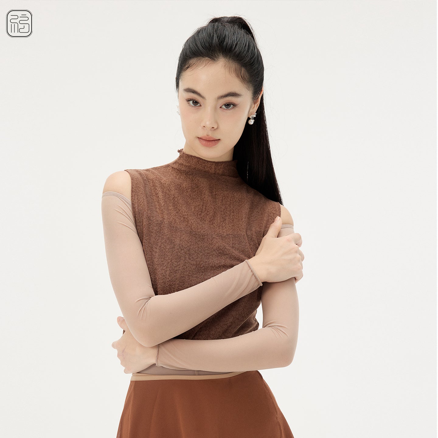 ‘ The Texture ‘ modern turtleneck vest Top